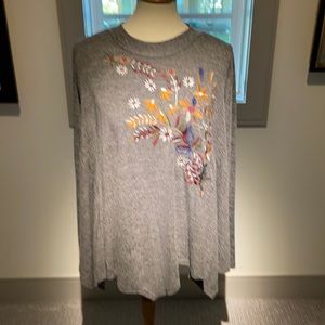 Sz M L/S Mock Knit Embroidered Gray Top